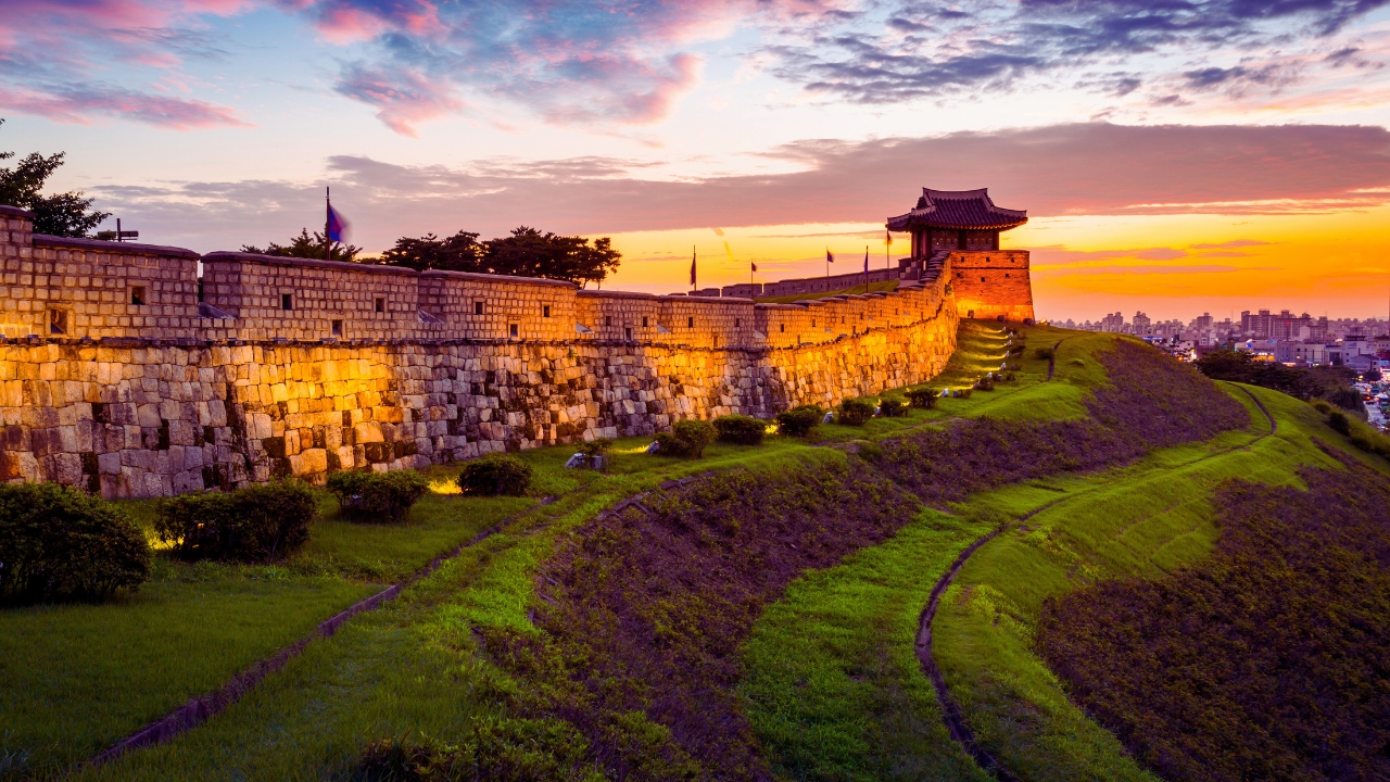 The great Seoul City Wall. Visitors can take leisurely walks along the wall, enjoying breathtaking panoramic views of the city and its natural surroundings.