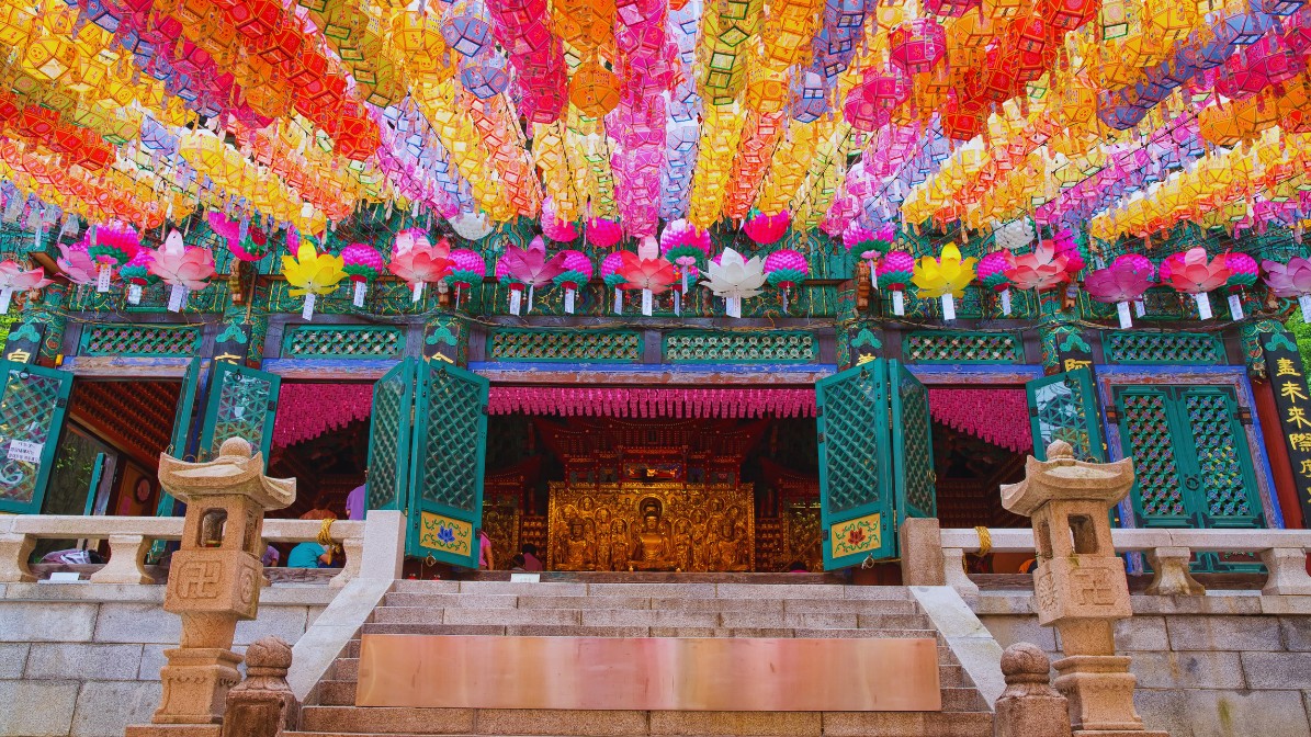 seoul-lotus-jogyesa-temple-buddha-view