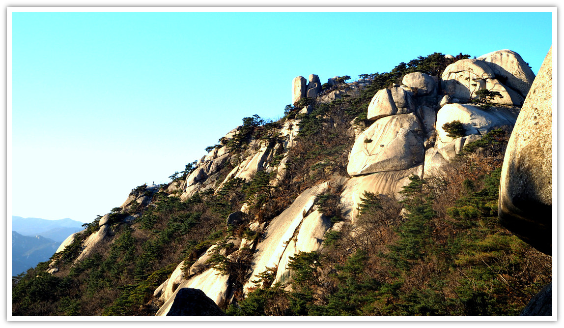 Suraksan Mountain in Seoul is a popular mountain with its unique beauty compared to other famous mountains in Korea, such as its incredible rock formations.