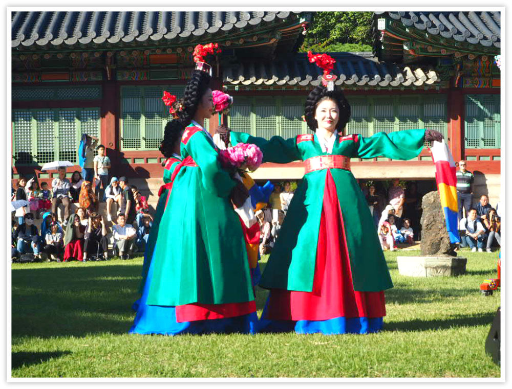korean traditional dance two women