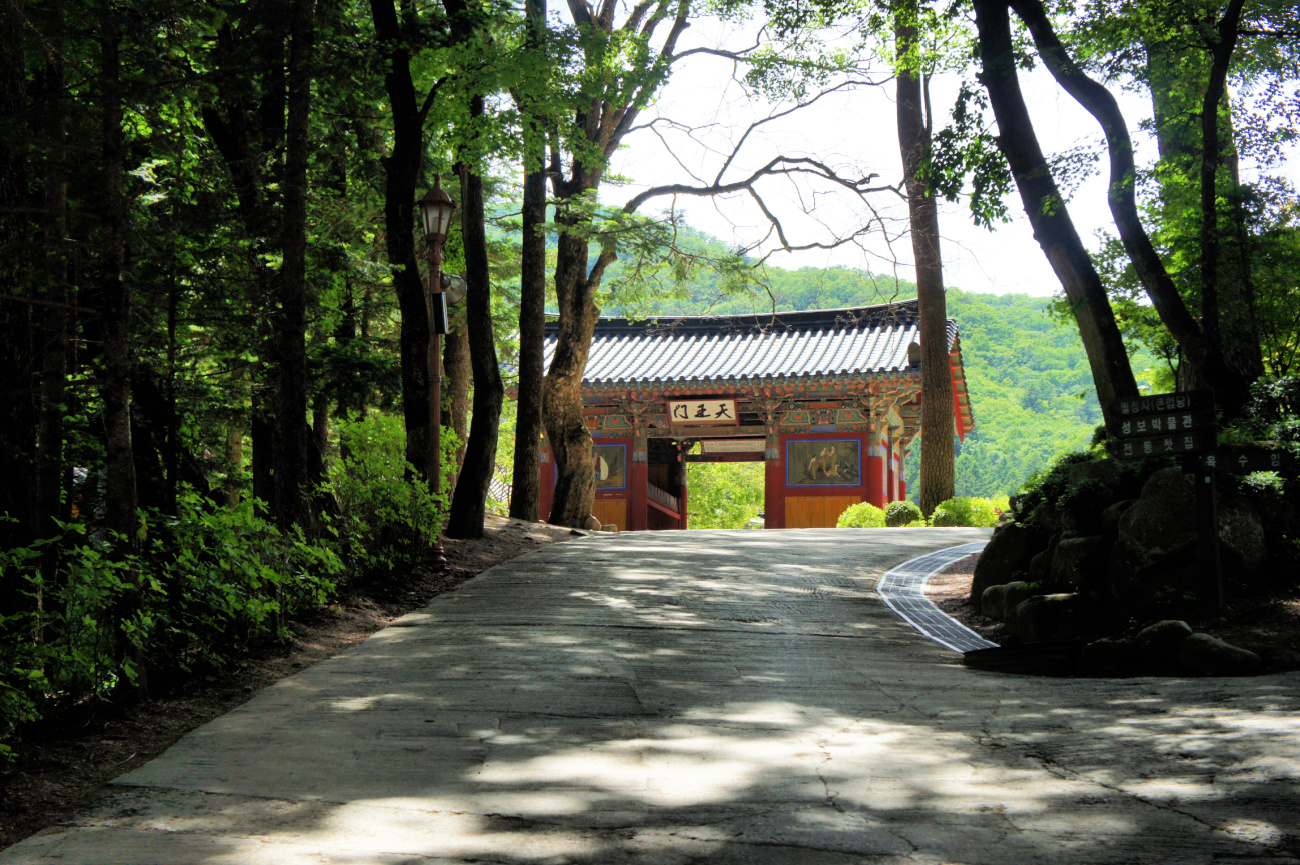 woljeongsa-temple-outer-gate