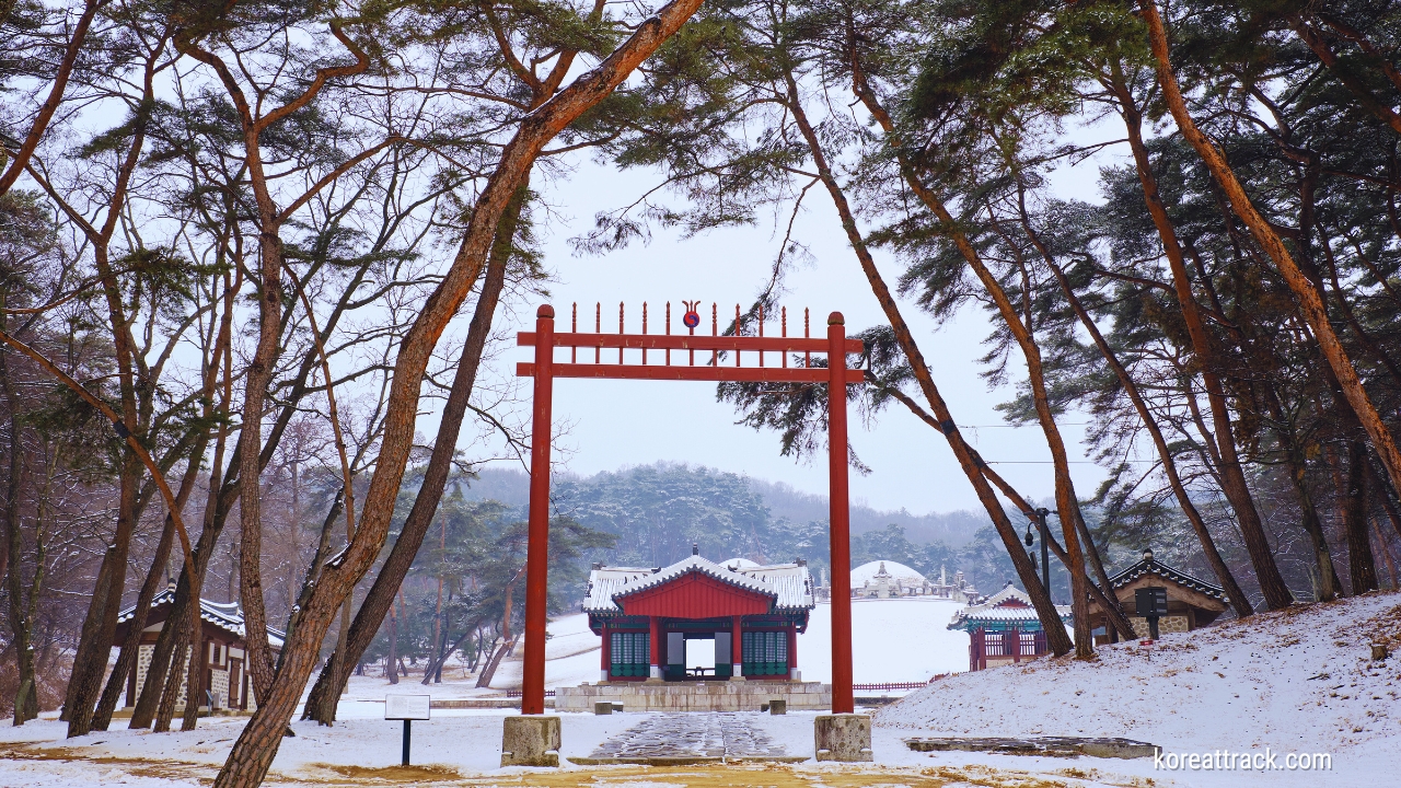yeongneung-king-sejong-royal-tomb-gate-winter-view