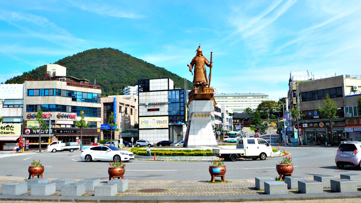 yi-sun-sin-statue-yeosu